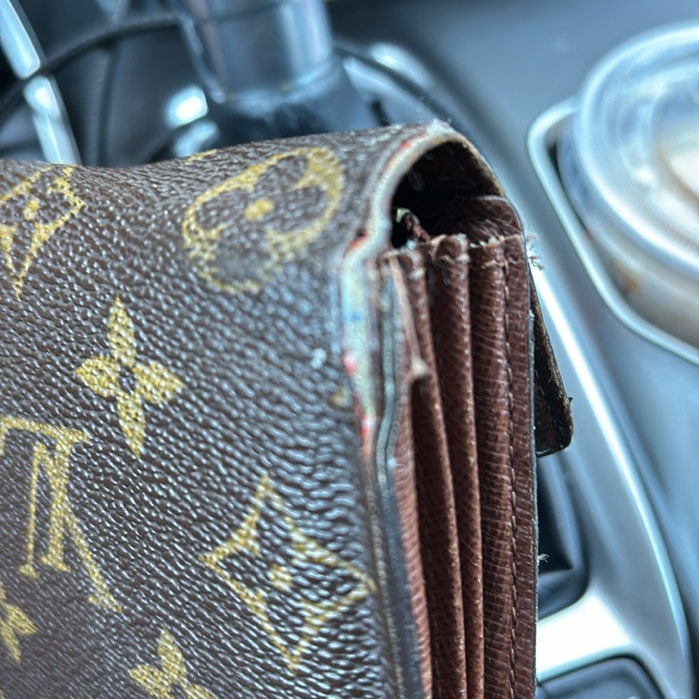 Authentic Lv wallet long - Picture 13 of 16